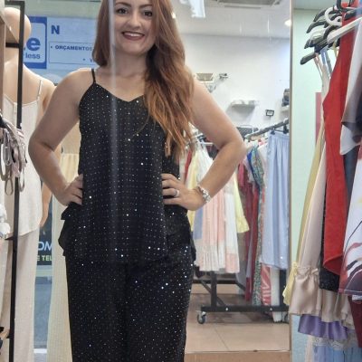 Conjunto de Top de Alças e Calças Fluídas com Brilhos